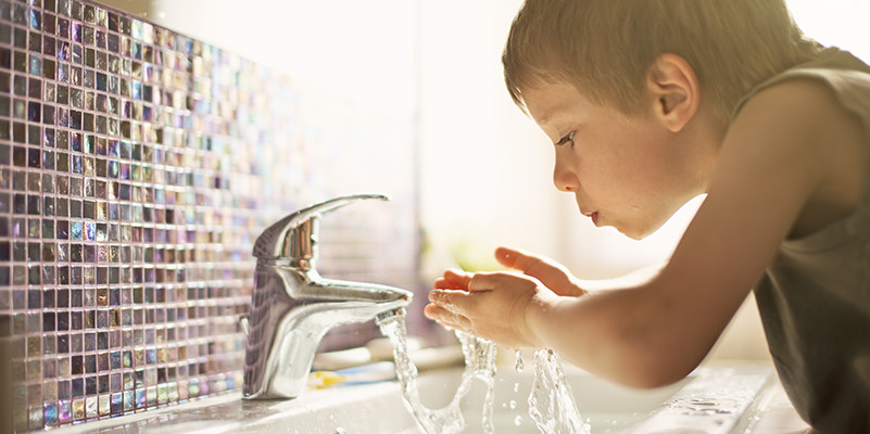 Eau du robinet ou eau en bouteille ?