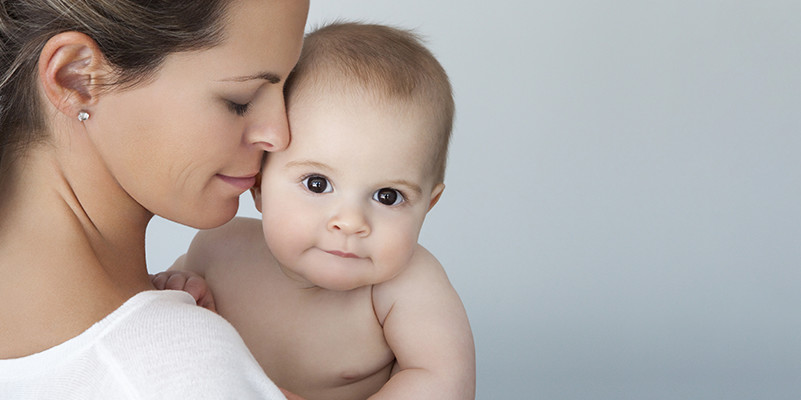 Comment soulever votre enfant sans vous faire mal au dos ?